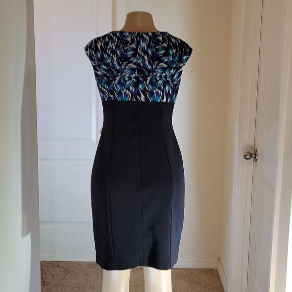 LONDON TIME TWO TONE MULTICOLOR SLEEVELESS ROUNDNECK LINE DRESS - Picture 9 of 13